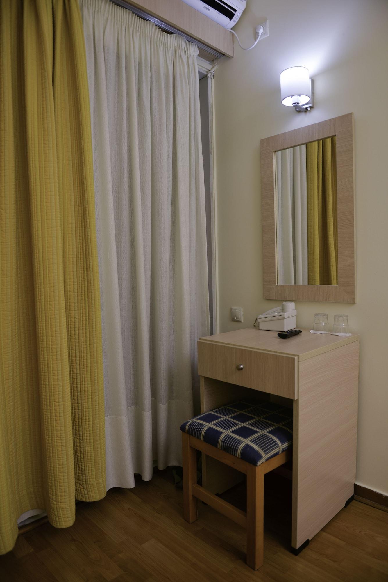 เมดิเตอเรนี Hotel พาทรา ภายนอก รูปภาพ